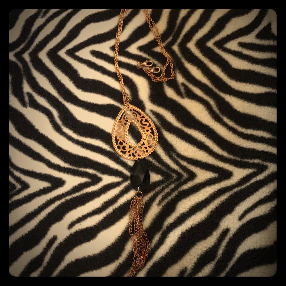 Gold pendant necklace